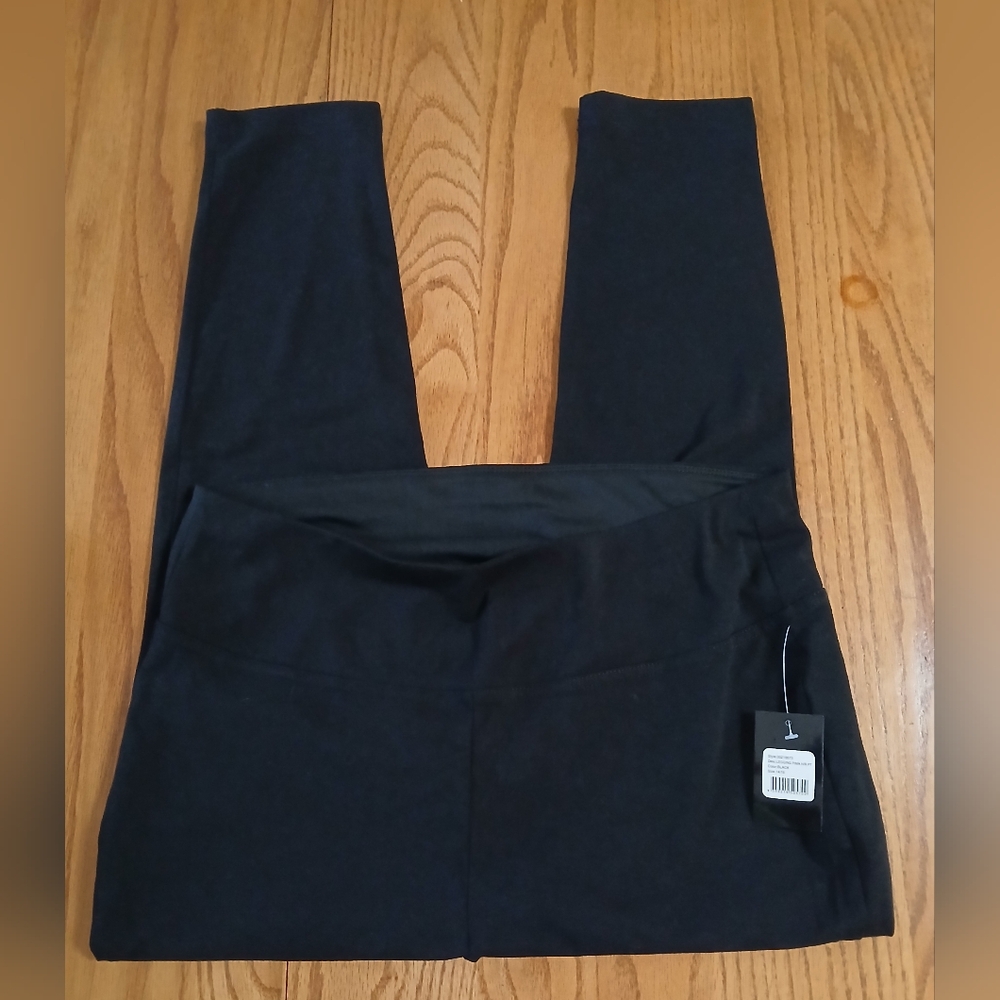 Avenue Leisure NWT Black Leggings. Size 14/16. Wide Waistband.